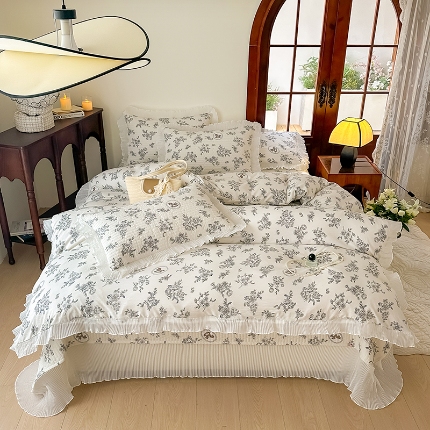 91家纺网 家纺一手货源 找家纺 （总）赫本家纺  2025新款水洗棉花边款夹棉床盖三件套四件套