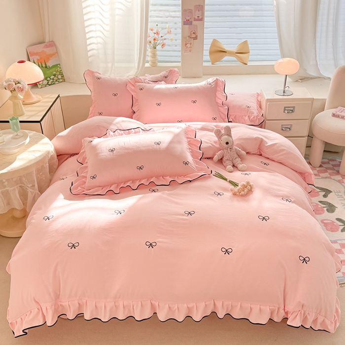 91家纺网 家纺一手货源 找家纺 苏米娜家纺2025春夏新品韩版花边超柔水洗棉床裙款四件套蝴蝶结刺绣全棉磨毛水洗棉麻双层纱色织水洗棉小香风四件套 蝶儿飞飞-樱花粉