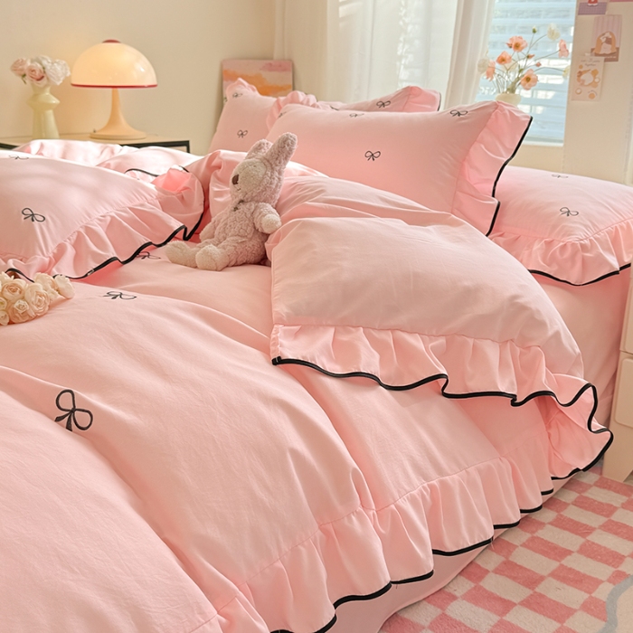 91家纺网 家纺一手货源 找家纺 苏米娜家纺2025春夏新品韩版花边超柔水洗棉床裙款四件套蝴蝶结刺绣全棉磨毛水洗棉麻双层纱色织水洗棉小香风四件套 蝶儿飞飞-樱花粉