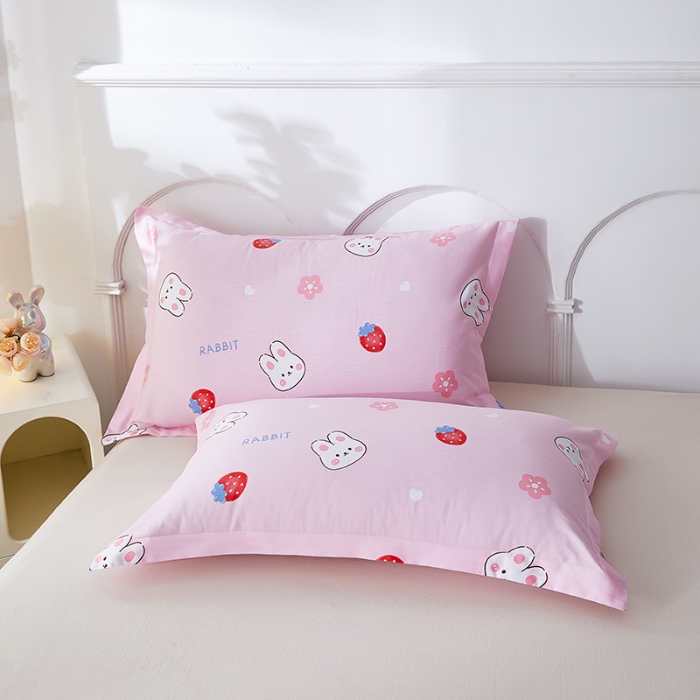 91家纺网 家纺一手货源 找家纺 三盛源 2025新款枕套全棉48x74cm信封一对学生宿舍纯棉枕头套枕皮单人枕芯通用 草莓兔