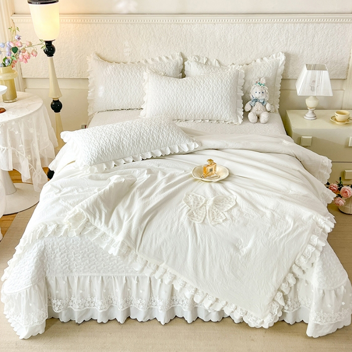 91家纺网 家纺一手货源 找家纺 2025韩版少女心法式公主风水洗棉蕾丝花边夏被床盖款四件套泡泡棉小竺棉凉蝴蝶结夏被床盖款四件套 蜜可儿—奶油白 