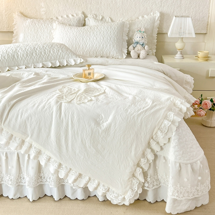 91家纺网 家纺一手货源 找家纺 2025韩版少女心法式公主风水洗棉蕾丝花边夏被床盖款四件套泡泡棉小竺棉凉蝴蝶结夏被床盖款四件套 蜜可儿—奶油白 