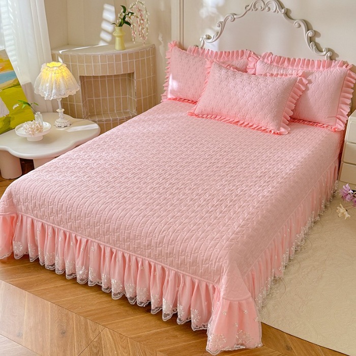 91家纺网 家纺一手货源 找家纺 苏米娜家纺2025春夏新品韩版甜美公主风超柔水洗棉床盖四件套刺绣针织棉双层纱纯棉棉麻全棉少女心夹棉床裙款夏被款床盖 花夕-樱花粉