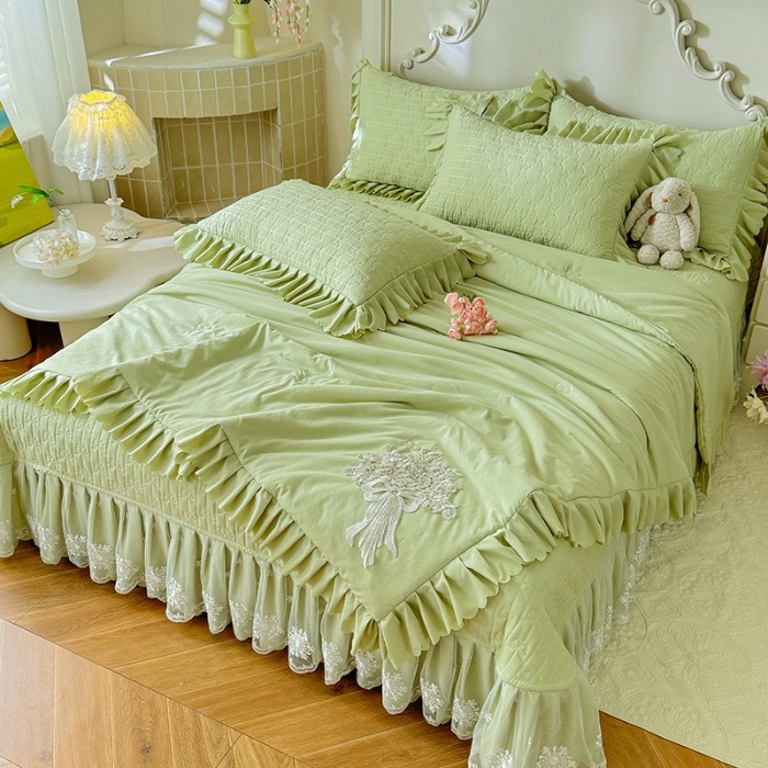 91家纺网 家纺一手货源 找家纺 苏米娜家纺2025春夏新品韩版甜美公主风超柔水洗棉床盖四件套刺绣针织棉双层纱纯棉棉麻全棉少女心夹棉床裙款夏被款床盖 花夕-嫩芽绿