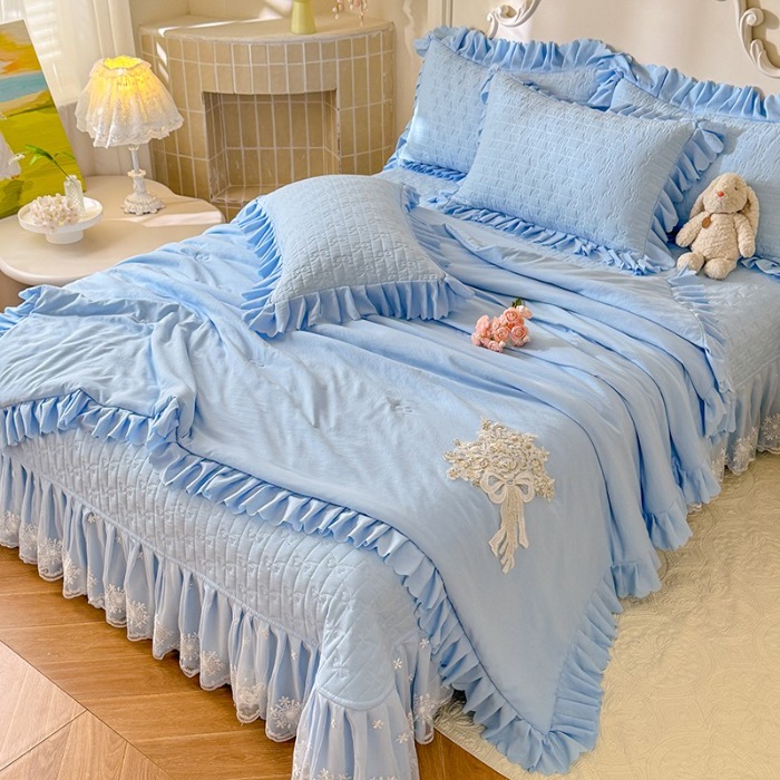 91家纺网 家纺一手货源 找家纺 苏米娜家纺2025春夏新品韩版甜美公主风超柔水洗棉床盖四件套刺绣针织棉双层纱纯棉棉麻全棉少女心夹棉床裙款夏被款床盖 花夕-婴儿蓝