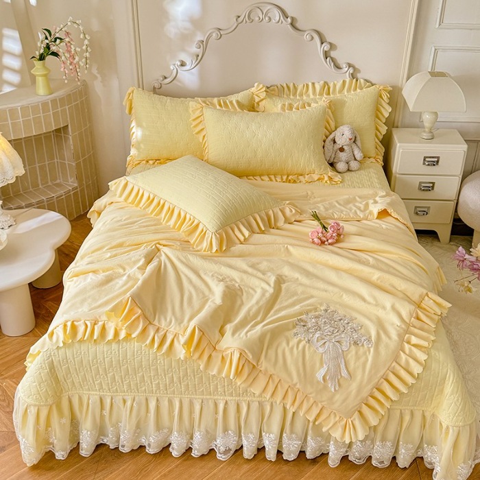 91家纺网 家纺一手货源 找家纺 苏米娜家纺2025春夏新品韩版甜美公主风超柔水洗棉床盖四件套刺绣针织棉双层纱纯棉棉麻全棉少女心夹棉床裙款夏被款床盖 花夕-嫩黄