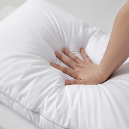 91家纺网 家纺一手货源 找家纺 2025新款全棉枕芯 星级酒店枕立体羽丝绒枕高弹护颈枕头