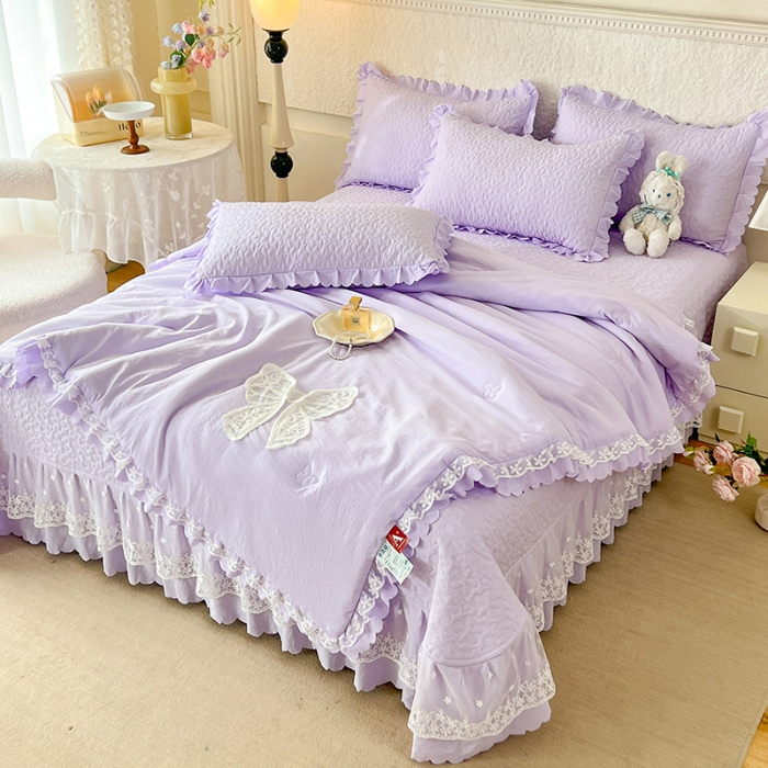 91家纺网 家纺一手货源 找家纺 2025韩版少女心法式公主风水洗棉蕾丝花边夏被床盖款四件套泡泡棉小竺棉凉蝴蝶结夏被床盖款四件套 蜜可儿-梦幻紫