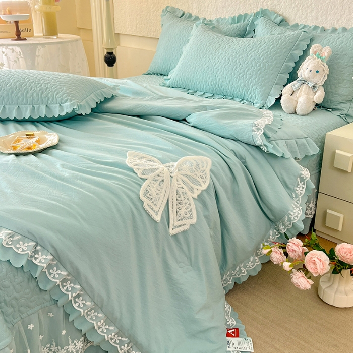 91家纺网 家纺一手货源 找家纺 2025韩版少女心法式公主风水洗棉蕾丝花边夏被床盖款四件套泡泡棉小竺棉凉蝴蝶结夏被床盖款四件套  蜜可儿-嫩芽绿