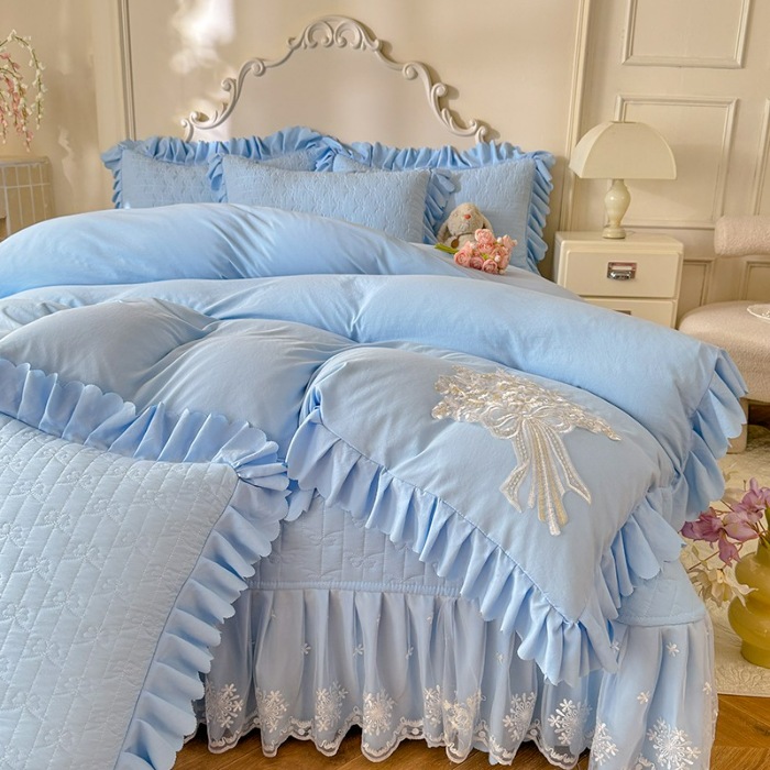 91家纺网 家纺一手货源 找家纺 漫布云家纺2025春夏新品韩版甜美公主风超柔水洗棉床盖四件套刺绣针织棉双层纱纯棉棉麻全棉少女心夹棉床裙款夏被款床盖  花夕-婴儿蓝 