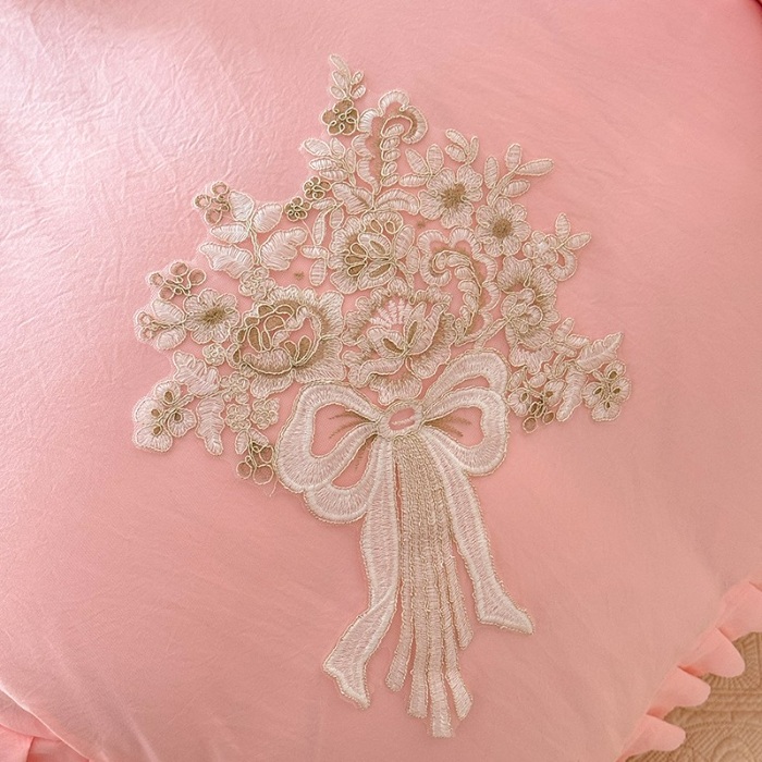 91家纺网 家纺一手货源 找家纺 漫布云家纺2025春夏新品韩版甜美公主风超柔水洗棉床盖四件套刺绣针织棉双层纱纯棉棉麻全棉少女心夹棉床裙款夏被款床盖 花夕-樱花粉