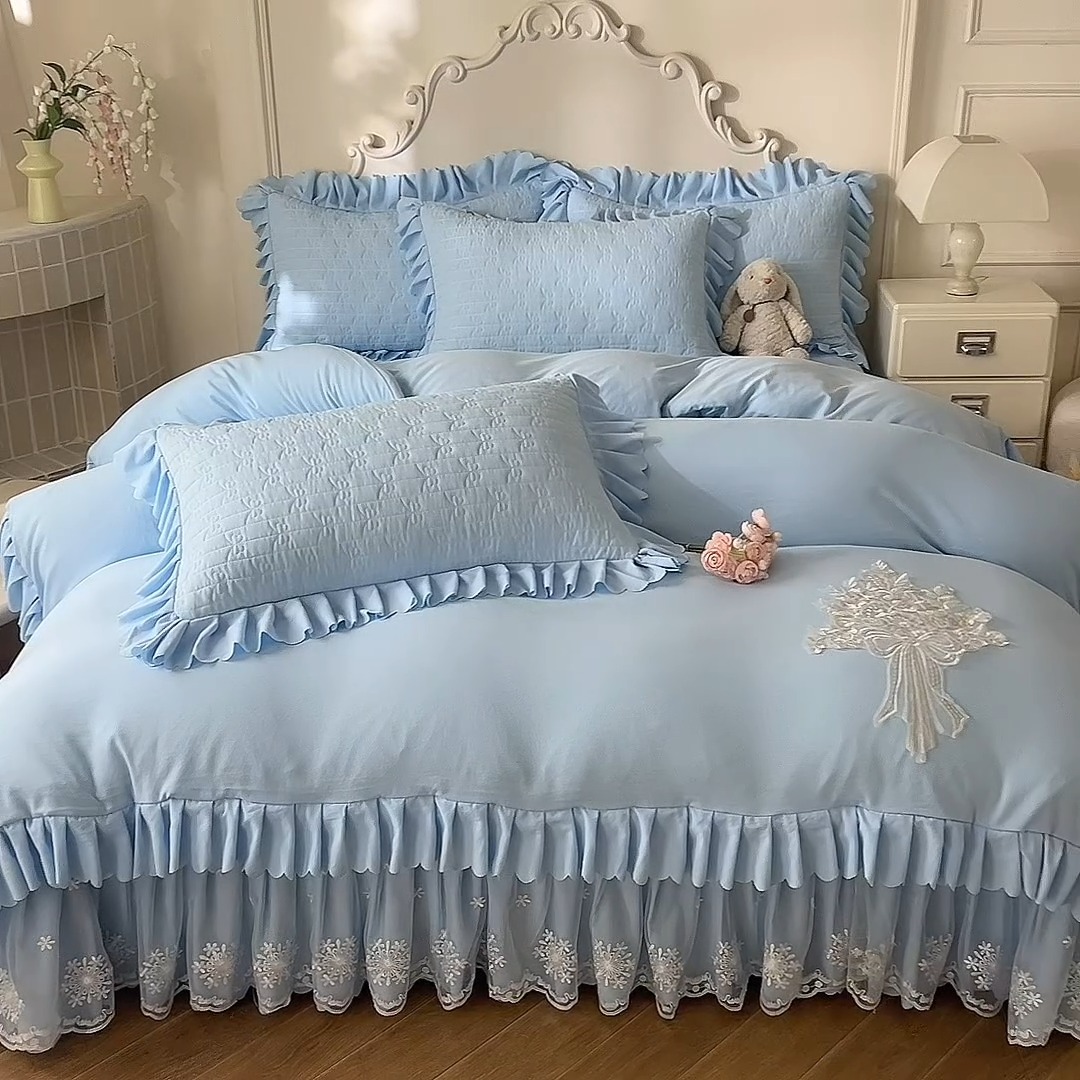 91家纺网 家纺一手货源 找家纺 漫布云家纺2025春夏新品韩版甜美公主风超柔水洗棉床盖四件套刺绣针织棉双层纱纯棉棉麻全棉少女心夹棉床裙款夏被款床盖  花夕-婴儿蓝 