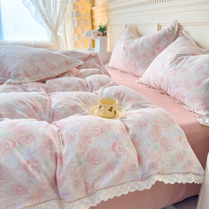 91家纺网 家纺一手货源 找家纺 【苏东来】2025韩版蕾丝花边纯棉全棉双层纱四件套全棉纯棉小碎花印花四件套小清新公主风韩系皱皱纱花边四件套针织棉四件套件 粉色蔷薇
