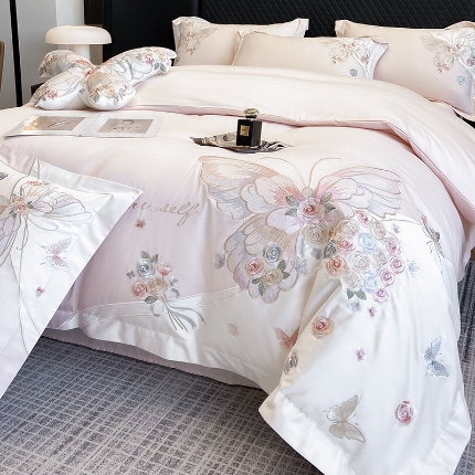 91家纺网 家纺一手货源 找家纺 春夏新品50*50S贡缎长绒棉刺绣四件套纯棉床单床笠高档礼盒装 桃花粉-蝶舞飘香-贡缎长绒棉
