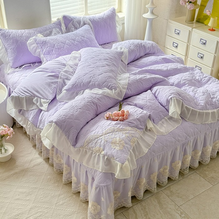 91家纺网 家纺一手货源 找家纺 苏米娜家纺2025春夏韩版法式公主风水洗棉床盖款多功能被套 夏被床盖四件套多功能二合一水洗棉夹泡泡棉小竺棉棉床裙款 香榭丽-梦幻紫