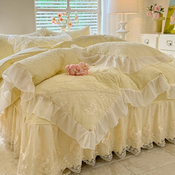 91家纺网 家纺一手货源 找家纺 苏米娜家纺2025春夏韩版法式公主风水洗棉床盖款多功能被套 夏被床盖四件套多功能二合一水洗棉夹泡泡棉小竺棉棉床裙款  香榭丽-嫩黄