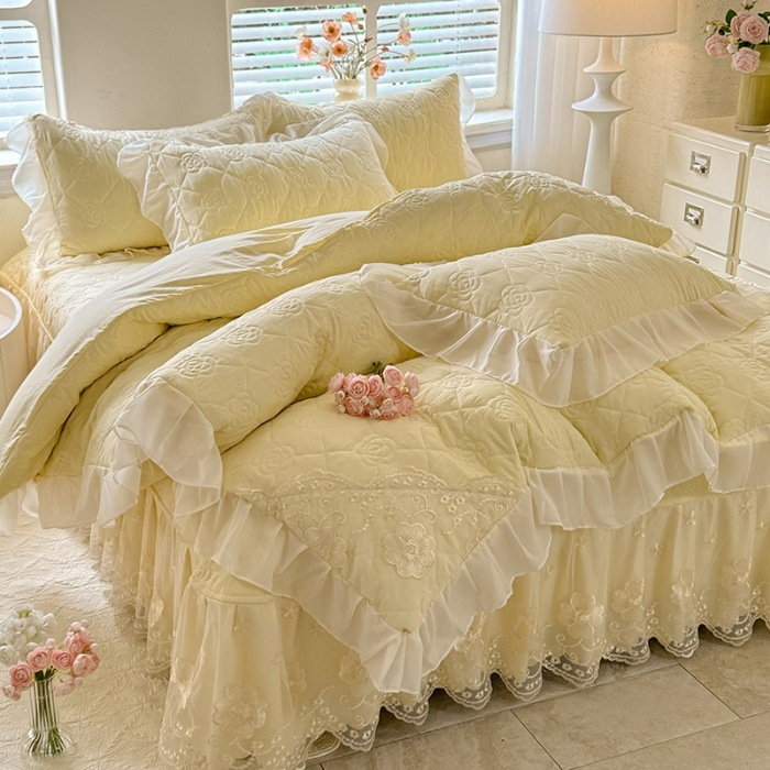 91家纺网 家纺一手货源 找家纺 苏米娜家纺2025春夏韩版法式公主风水洗棉床盖款多功能被套 夏被床盖四件套多功能二合一水洗棉夹泡泡棉小竺棉棉床裙款  香榭丽-嫩黄