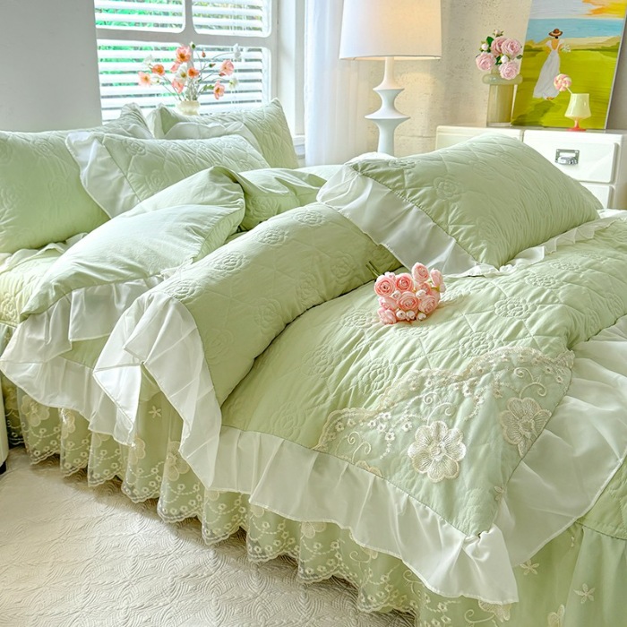 91家纺网 家纺一手货源 找家纺 苏米娜家纺2025春夏韩版法式公主风水洗棉床盖款多功能被套 夏被床盖四件套多功能二合一水洗棉夹泡泡棉小竺棉棉床裙款  香榭丽-新芽绿