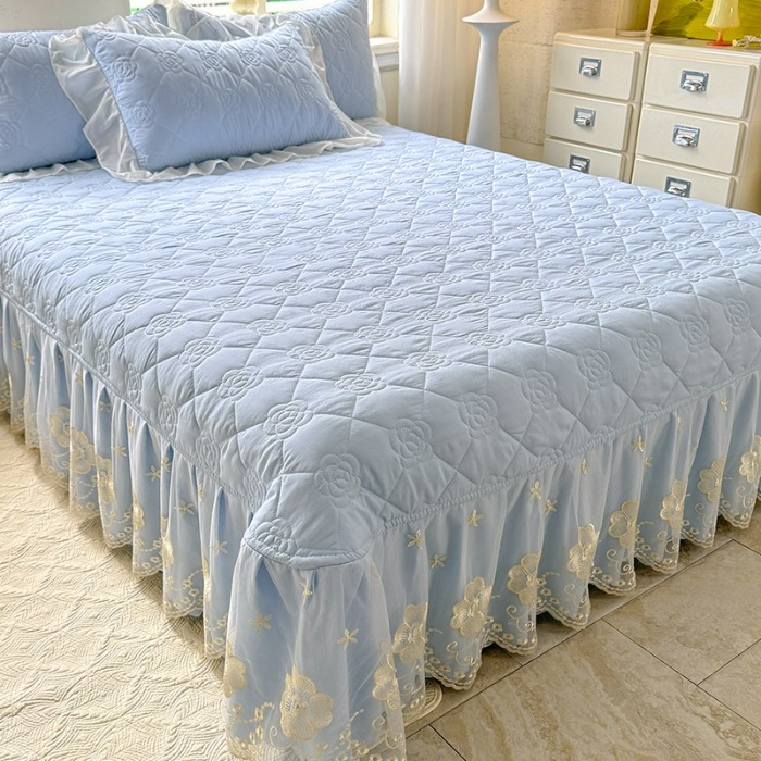 91家纺网 家纺一手货源 找家纺 苏米娜家纺2025春夏韩版法式公主风水洗棉床盖款多功能被套 夏被床盖四件套多功能二合一水洗棉夹泡泡棉小竺棉棉床裙款  香榭丽-婴儿蓝 