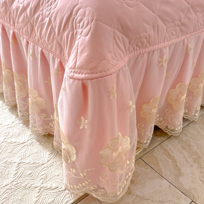 91家纺网 家纺一手货源 找家纺 苏米娜家纺2025春夏韩版法式公主风水洗棉床盖款多功能被套 夏被床盖四件套多功能二合一水洗棉夹泡泡棉小竺棉棉床裙款 香榭丽-樱花粉