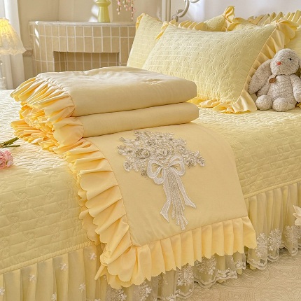 91家纺网 家纺一手货源 找家纺 （总）苏米娜家纺2025春夏新品韩版甜美公主风超柔水洗棉床盖四件套刺绣针织棉双层纱纯棉棉麻全棉少女心夹棉床裙款夏被款床盖