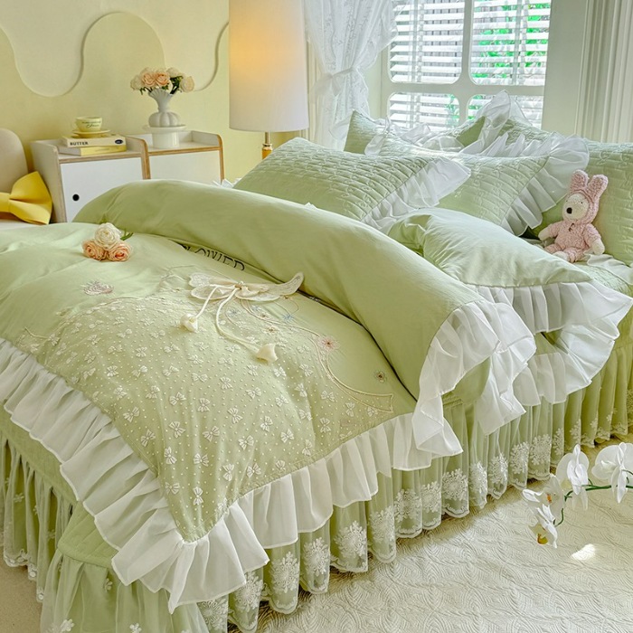 91家纺网 家纺一手货源 找家纺 苏米娜家纺2025春夏新品韩版甜美公主风超柔水洗棉床盖四件套刺绣针织棉双层纱纯棉棉麻全棉少女心夹棉床裙款夏被款床盖四件套  幻蝶-嫩芽绿 