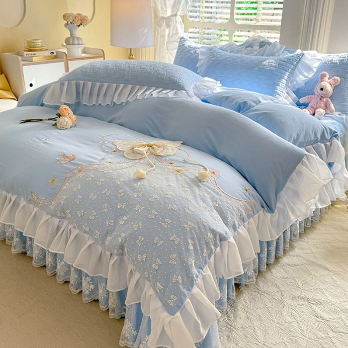 91家纺网 家纺一手货源 找家纺 苏米娜家纺2025春夏新品韩版甜美公主风超柔水洗棉床盖四件套刺绣针织棉双层纱纯棉棉麻全棉少女心夹棉床裙款夏被款床盖四件套 幻蝶-婴儿蓝 