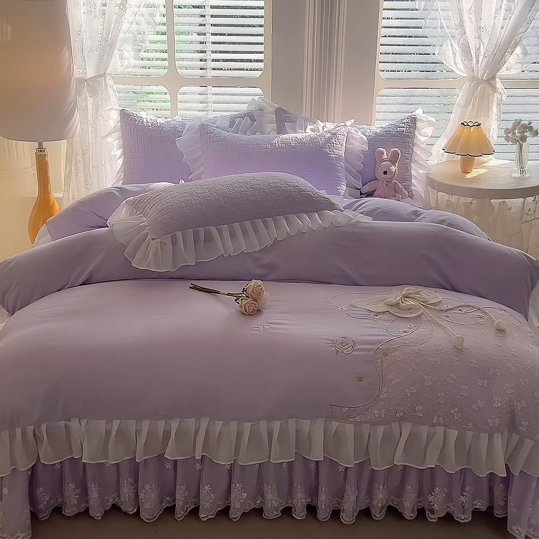 91家纺网 家纺一手货源 找家纺 苏米娜家纺2025春夏新品韩版甜美公主风超柔水洗棉床盖四件套刺绣针织棉双层纱纯棉棉麻全棉少女心夹棉床裙款夏被款床盖四件套 幻蝶-梦幻紫 