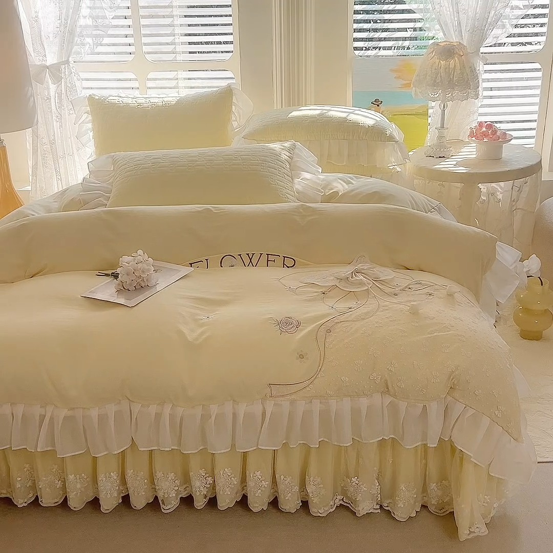 91家纺网 家纺一手货源 找家纺 苏米娜家纺2025春夏新品韩版甜美公主风超柔水洗棉床盖四件套刺绣针织棉双层纱纯棉棉麻全棉少女心夹棉床裙款夏被款床盖四件套 幻蝶-嫩黄