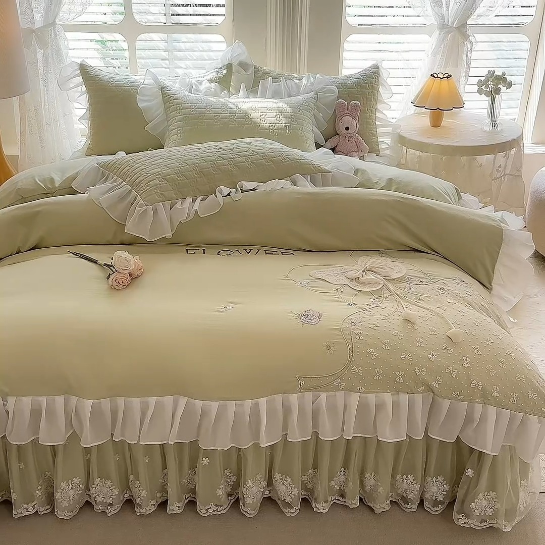 91家纺网 家纺一手货源 找家纺 苏米娜家纺2025春夏新品韩版甜美公主风超柔水洗棉床盖四件套刺绣针织棉双层纱纯棉棉麻全棉少女心夹棉床裙款夏被款床盖四件套  幻蝶-嫩芽绿 