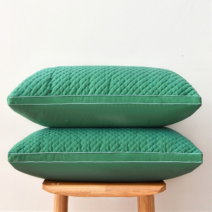 91家纺网 家纺一手货源 找家纺 兴丝露枕芯 小方格夹棉绗绣枕 羽丝枕 羽丝绒枕芯 舒适枕 中高枕成人枕头