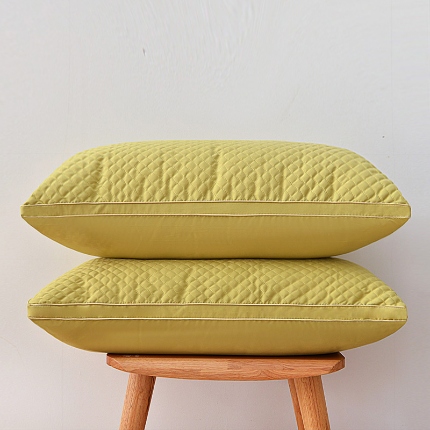 91家纺网 家纺一手货源 找家纺 兴丝露枕芯 小方格夹棉绗绣枕 羽丝枕 羽丝绒枕芯 舒适枕 中高枕成人枕头