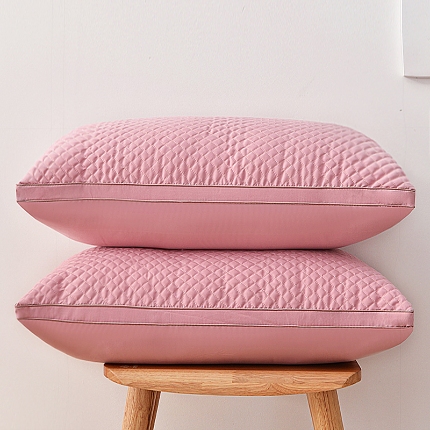 91家纺网 家纺一手货源 找家纺 丝露枕芯 小方格夹棉绗绣枕 羽丝枕 羽丝绒枕芯 舒适枕 中高枕成人枕头