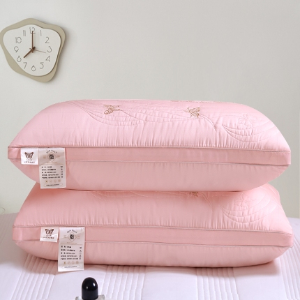 91家纺网 家纺一手货源 找家纺 （总）蝴桐家纺 全棉羽丝枕 刺绣羽丝绒枕芯 立体枕芯 婚庆枕 结婚枕头 高端枕芯