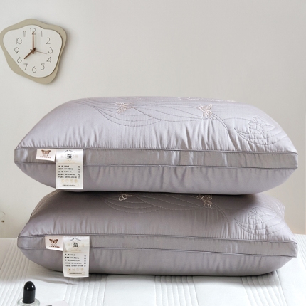 91家纺网 家纺一手货源 找家纺 （总）蝴桐家纺 全棉羽丝枕 刺绣羽丝绒枕芯 立体枕芯 婚庆枕 结婚枕头 高端枕芯