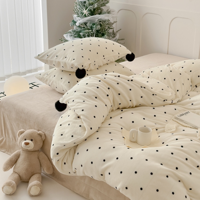 91家纺网 家纺一手货源 找家纺 梵星摄影  卡通绒类套件拍摄赏析