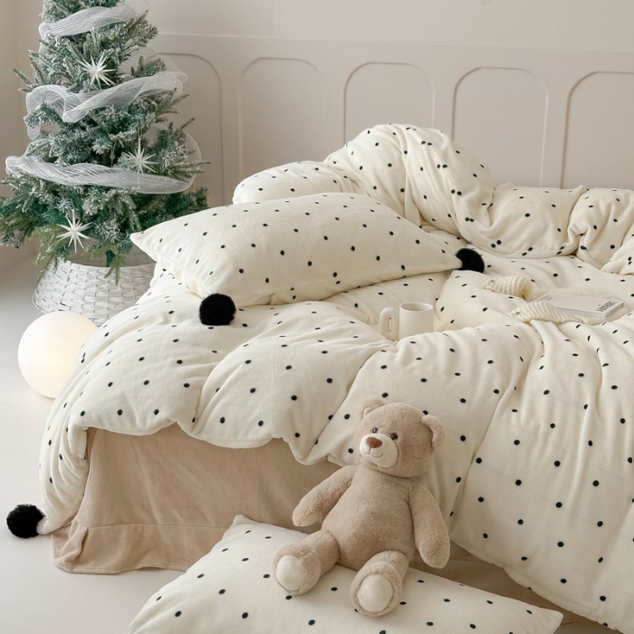 91家纺网 家纺一手货源 找家纺 梵星摄影  卡通绒类套件拍摄赏析