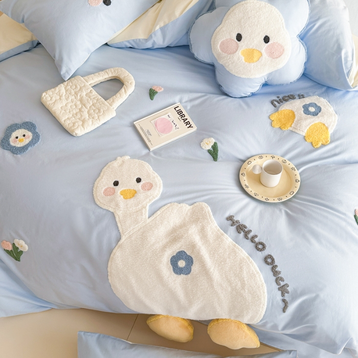 91家纺网 家纺一手货源 找家纺 梵星摄影  卡通贴布绣套件拍摄样片