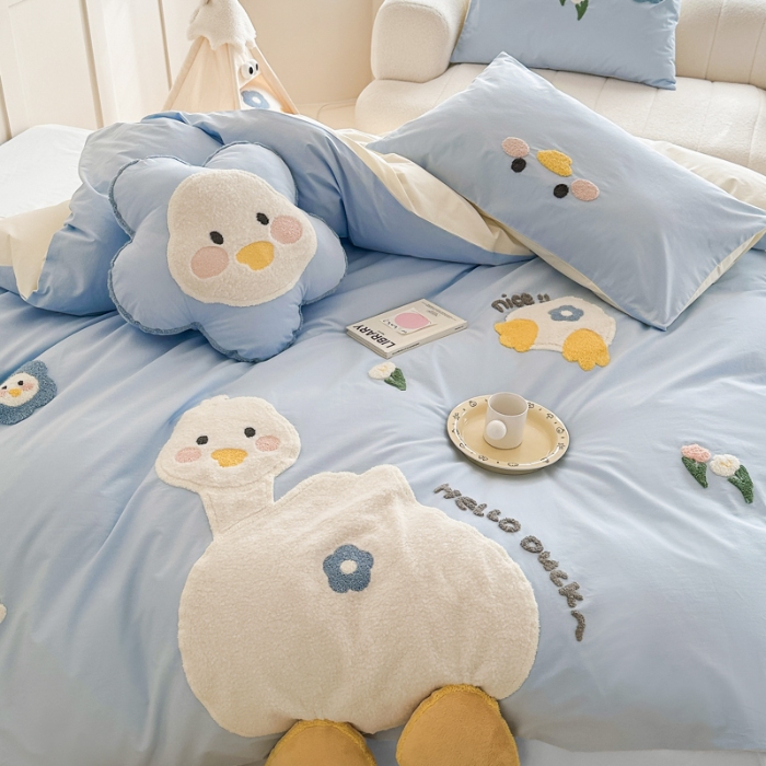 91家纺网 家纺一手货源 找家纺 梵星摄影  卡通贴布绣套件拍摄样片