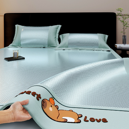 91家纺网 家纺一手货源 找家纺 花言狐语 2025新款提花冰藤双面席床笠 床席款-卡比巴拉-墨绿