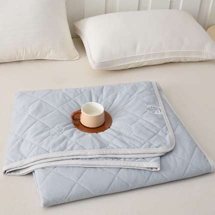 91家纺网 家纺一手货源 找家纺 （总）眠多宝 2025新款冰激凌凉感丝纯色夏被被子被芯（跨境电商）