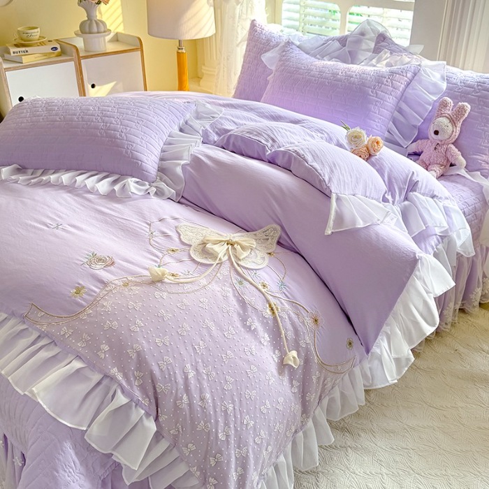 91家纺网 家纺一手货源 找家纺 苏米娜家纺2025春夏新品韩版甜美公主风全棉双层纱水洗棉床盖四件套刺绣针织棉双层纱纯棉棉麻全棉少女心夹棉床裙款夏被款床盖四件套 幻蝶-梦幻紫