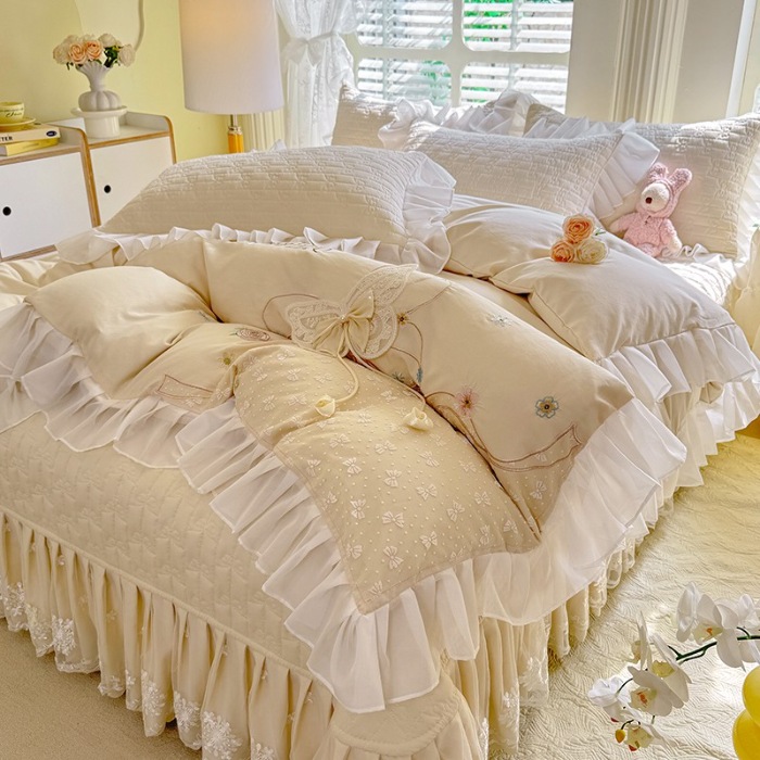 91家纺网 家纺一手货源 找家纺 苏米娜家纺2025春夏新品韩版甜美公主风全棉双层纱水洗棉床盖四件套刺绣针织棉双层纱纯棉棉麻全棉少女心夹棉床裙款夏被款床盖四件套 幻蝶-奶油白