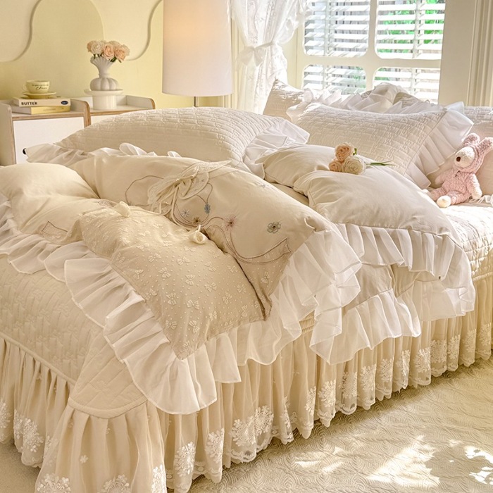 91家纺网 家纺一手货源 找家纺 苏米娜家纺2025春夏新品韩版甜美公主风全棉双层纱水洗棉床盖四件套刺绣针织棉双层纱纯棉棉麻全棉少女心夹棉床裙款夏被款床盖四件套 幻蝶-奶油白