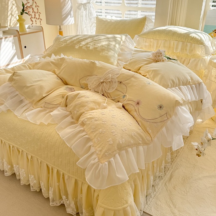 91家纺网 家纺一手货源 找家纺 苏米娜家纺2025春夏新品韩版甜美公主风全棉双层纱水洗棉床盖四件套刺绣针织棉双层纱纯棉棉麻全棉少女心夹棉床裙款夏被款床盖四件套 幻蝶-嫩黄