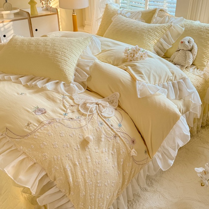 91家纺网 家纺一手货源 找家纺 苏米娜家纺2025春夏新品韩版甜美公主风全棉双层纱水洗棉床盖四件套刺绣针织棉双层纱纯棉棉麻全棉少女心夹棉床裙款夏被款床盖四件套 幻蝶-嫩黄