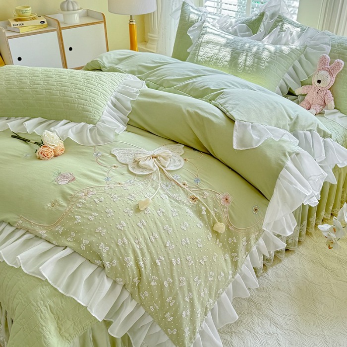 91家纺网 家纺一手货源 找家纺 苏米娜家纺2025春夏新品韩版甜美公主风全棉双层纱水洗棉床盖四件套刺绣针织棉双层纱纯棉棉麻全棉少女心夹棉床裙款夏被款床盖四件套 幻蝶-嫩芽绿