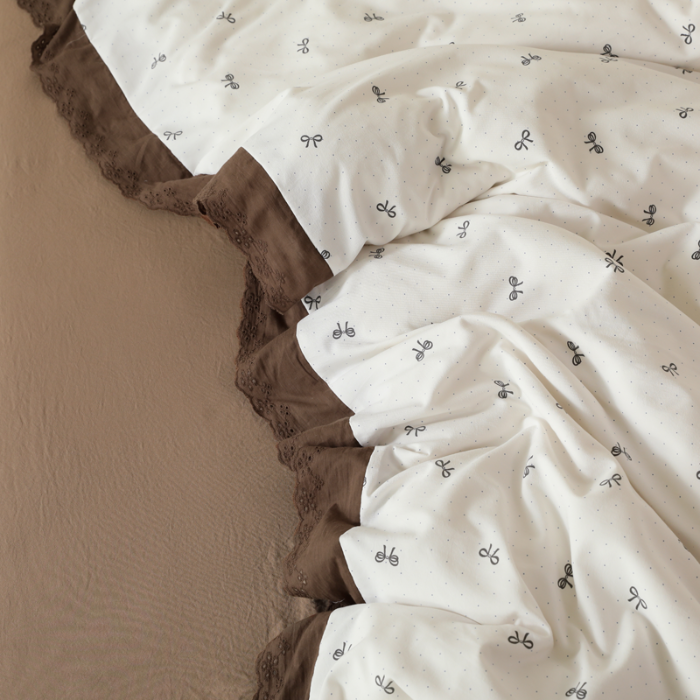 91家纺网 家纺一手货源 找家纺 苏米娜家纺2025春夏新款韩版复古花边A类有氧针织棉双层纱四件套纯棉麻泡泡棉小竺棉四件套法式赫本风水洗棉床盖款四件套 蝴蝶可颂