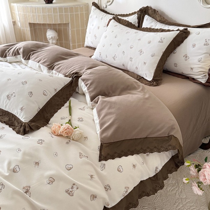 91家纺网 家纺一手货源 找家纺 苏米娜家纺2025春夏新款韩版复古花边A类有氧针织棉双层纱四件套纯棉麻泡泡棉小竺棉四件套法式赫本风水洗棉床盖款四件套 欢乐熊