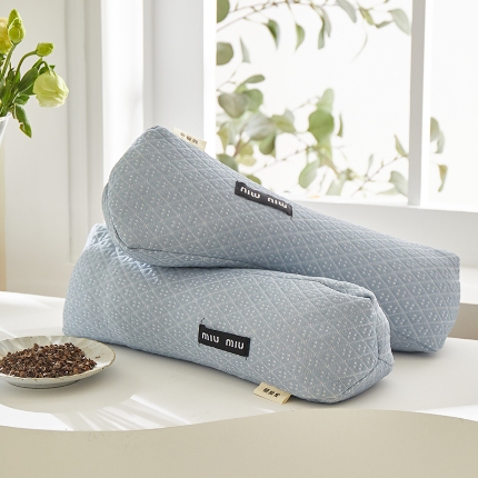 91家纺网 家纺一手货源 找家纺 （总）2025新款 冰丝甜荞麦三角枕头全荞麦护颈按摩学生成人枕芯